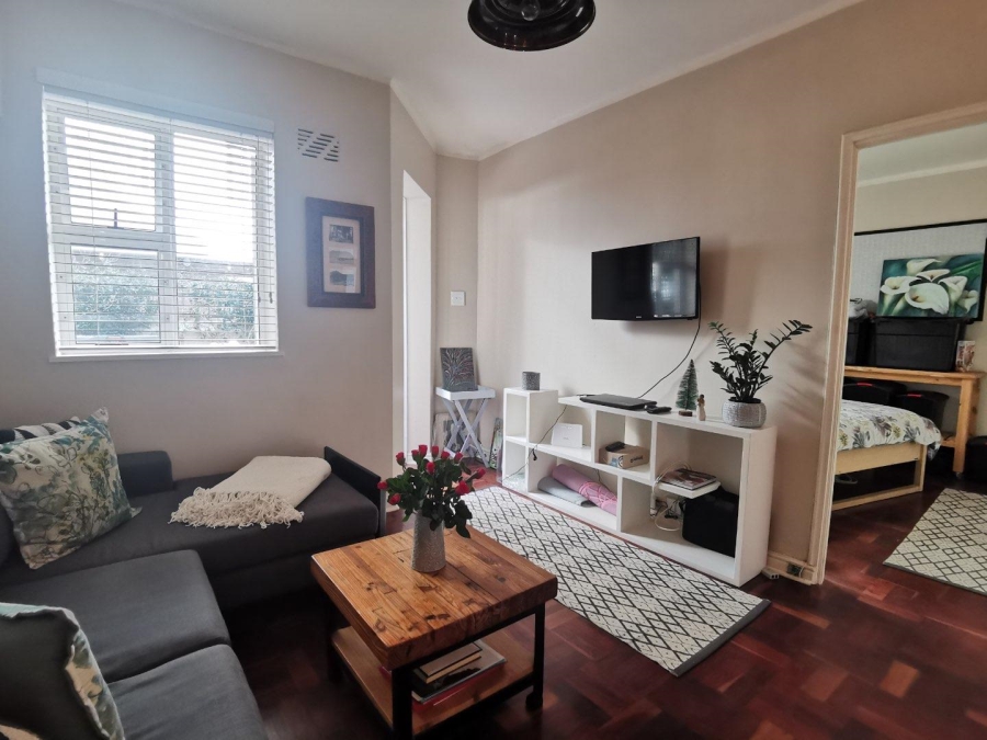 To Let 1 Bedroom Property for Rent in Green Point Western Cape